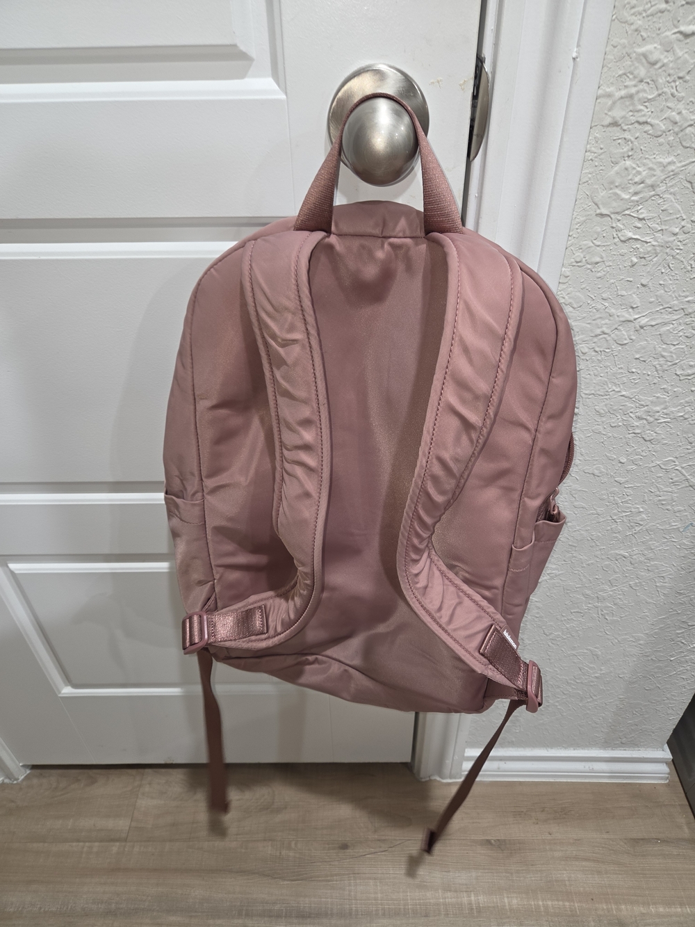 lululemon athletica Ashen Rose Everyday Backpack - Picture 4 of 9